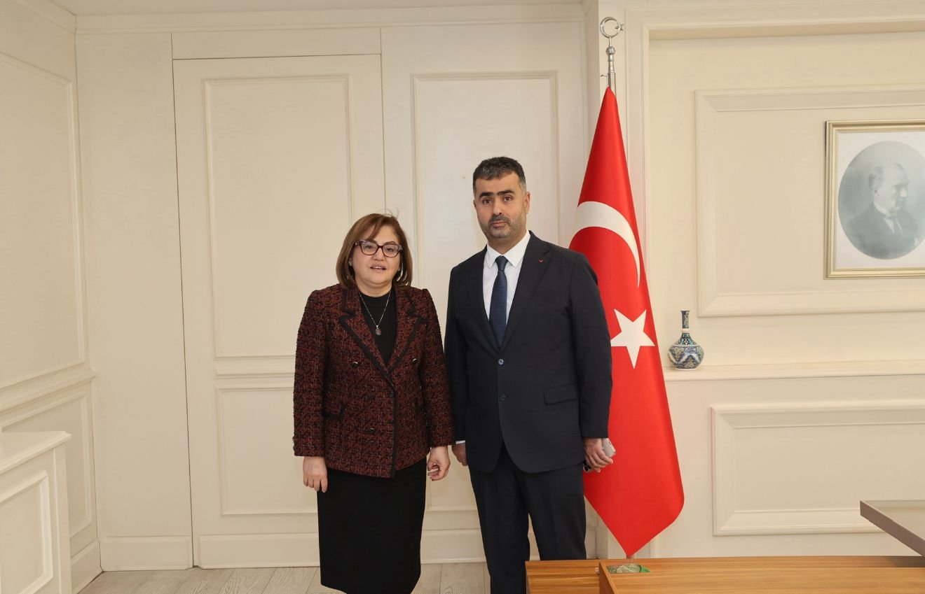 Gaziantep Büyükşehir Belediye Başkanımız Sn. Fatma ŞAHİN Bakan'ımızı makamında ziyaret ettik.